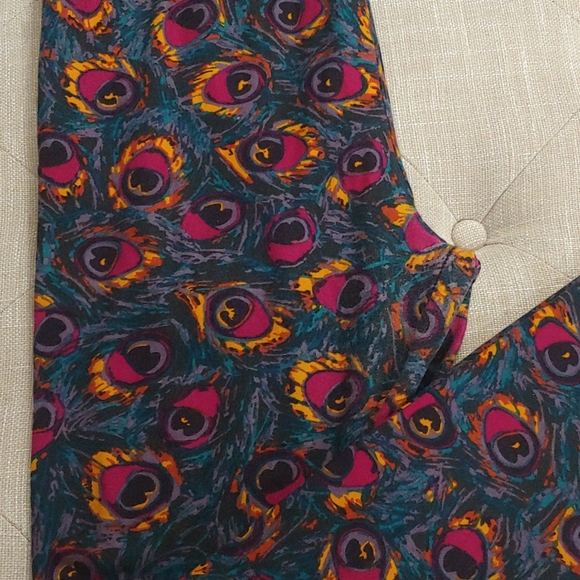 Lularoe OS Leggings Black Purple Peacock Feathers - Picture 4 of 4